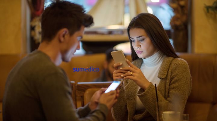 ¿Qué es el phubbing y por qué puede afectar tu relación de pareja esta práctica?