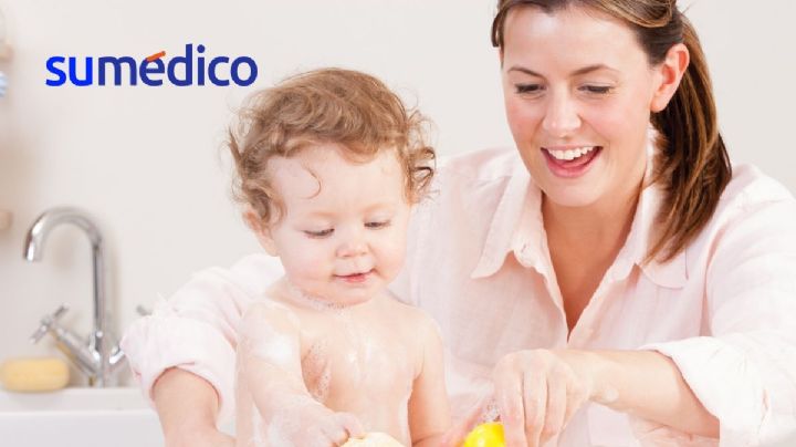 Con estos 6 consejos podrás bañar a tu bebé con dermatitis sin dañar su piel