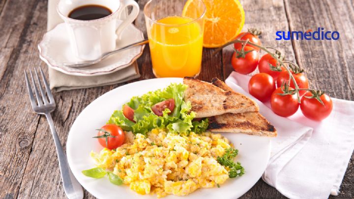 ¿Qué elementos debe incluir un buen desayuno?