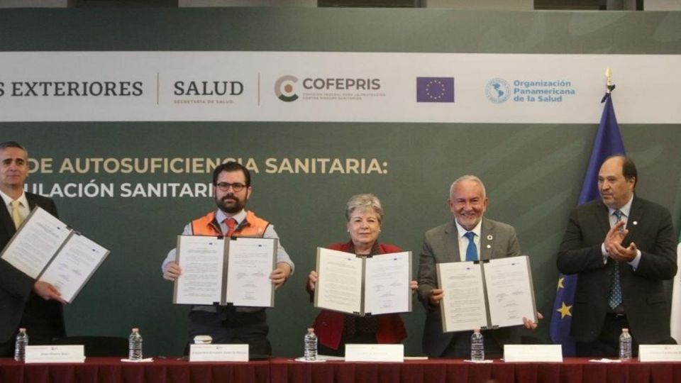 Firma del convenio  entre la Cofepris, OPS y la UE para el lanzamiento de la  Escuela Regional de Regulación Sanitaria