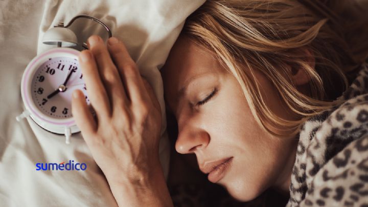 Razones por las que retrasar tu alarma “5 minutitos” puede ser dañino para la salud