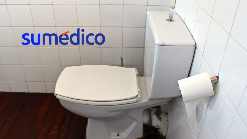 Cuando vayas al baño no olvides realizar esta acción para cuidar tu salud.