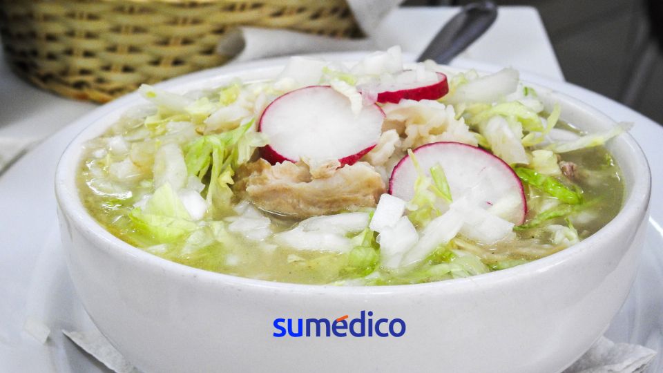 El pozole puede traer beneficios a la salud.