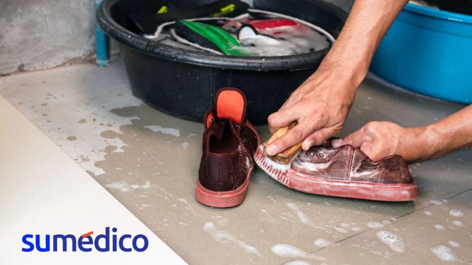 Descubre cómo eliminar las manchas de tus zapatos y tenis