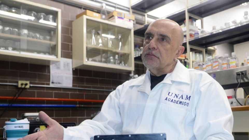 El doctor Luis Vaca desarrolló un dispositivo portátil que identifica genes para prevenir enfermedades.