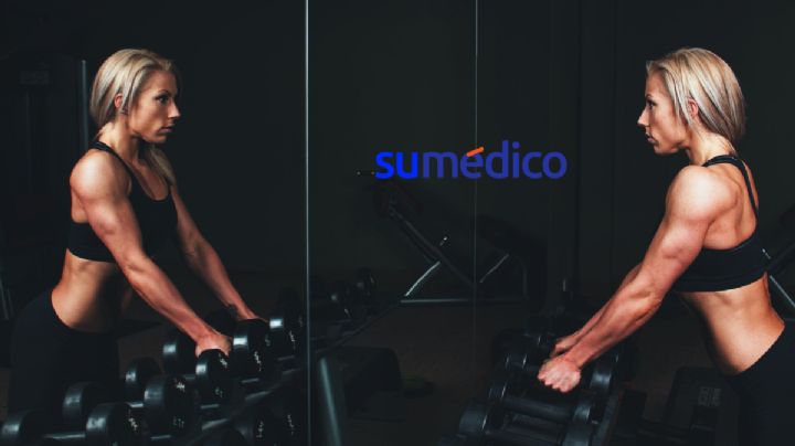 Consigue hombros de acero con mancuernas y un solo ejercicio