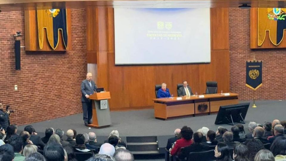 De la facultad de medicina cada año egresan 1000 profesionales de la salud.