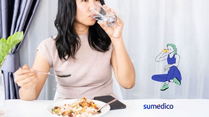 ¿Tomar agua antes de comer ayuda a perder peso? Esto dice Harvard