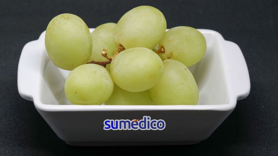 Melatonina, polifenoles, fibra y otros beneficios de las uvas por la noche