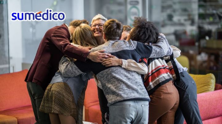 ¿Cuántos abrazos necesitamos para sobrevivir, según la psicología?