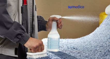 ¿Cuál es la mezcla efectiva para eliminar manchas del sillón?