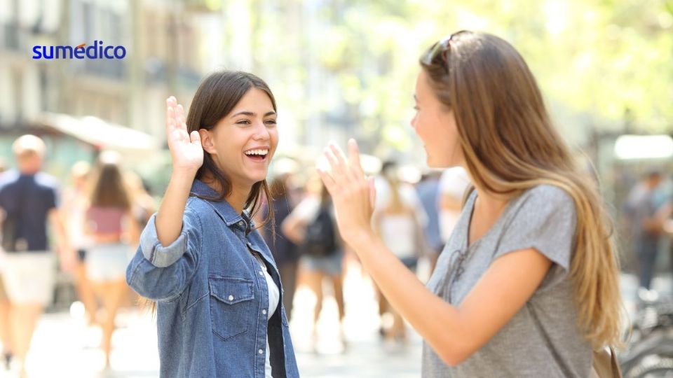 Hablar con extraños puede favorecer la salud mental
