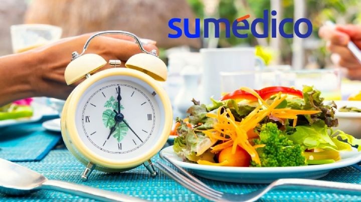 ¿Cómo afecta a la salud comer rápido y cenar muy noche?