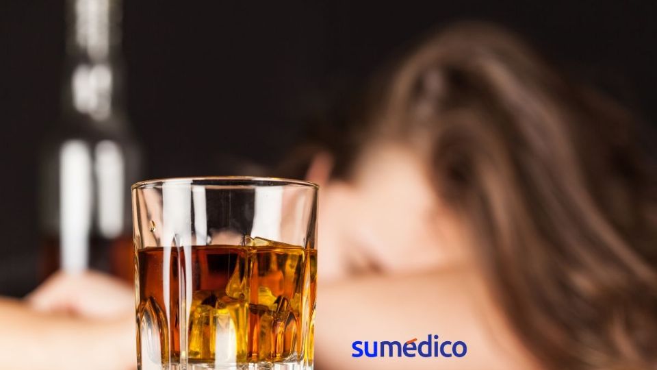 Si bebes alcohol tus hijos adolescentes podrían copiarte