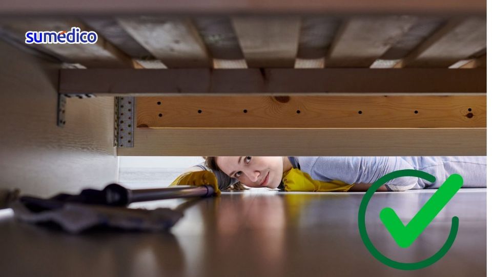 Limpiar debajo de la cama es fundamental si tienes alergias o asma.