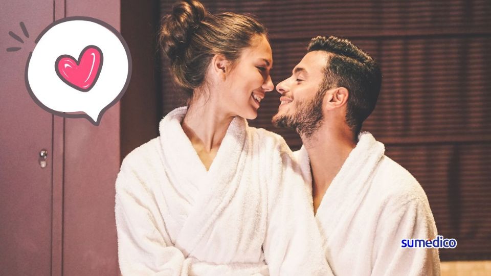 Las parejas que se bañan juntas tienen ciertas características, según la psicología.