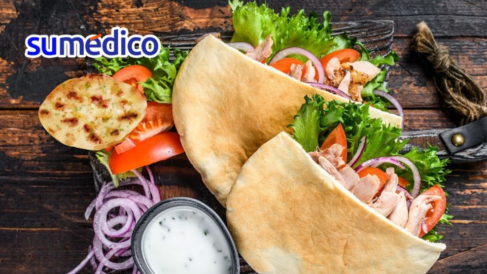 El pan pita es un alimento versátil y nutritivo.