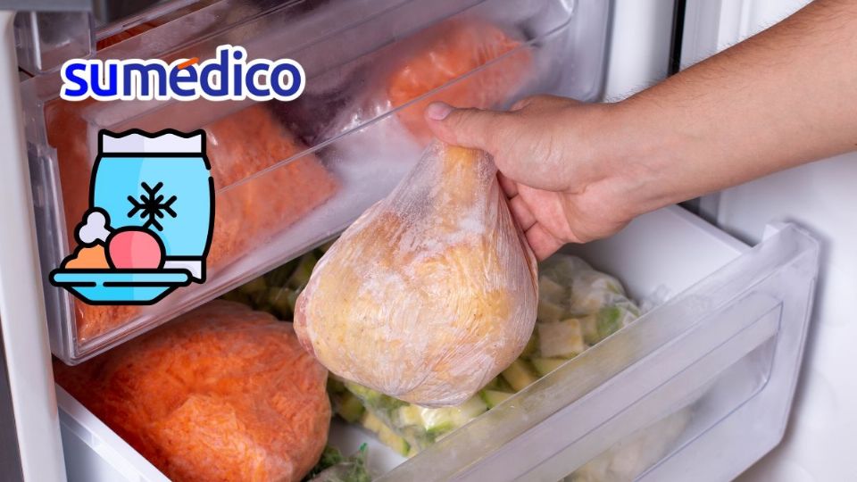 Aunque la congelación ayuda a preservar la calidad y frescura del pollo, no lo hace indefinidamente.