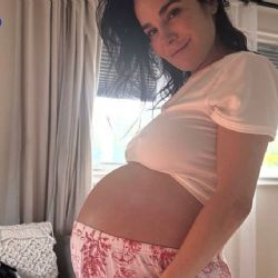 ¿Qué es un embarazo de alto riesgo cómo el que atraviesa Martha Higareda?