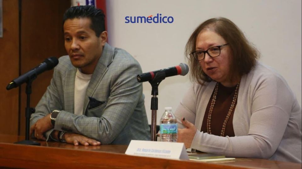 El doctor Alejandro Rosas Balán y la doctora María del Rosario Cárdenas Elizalde hablaron sobre embarazo adolescente