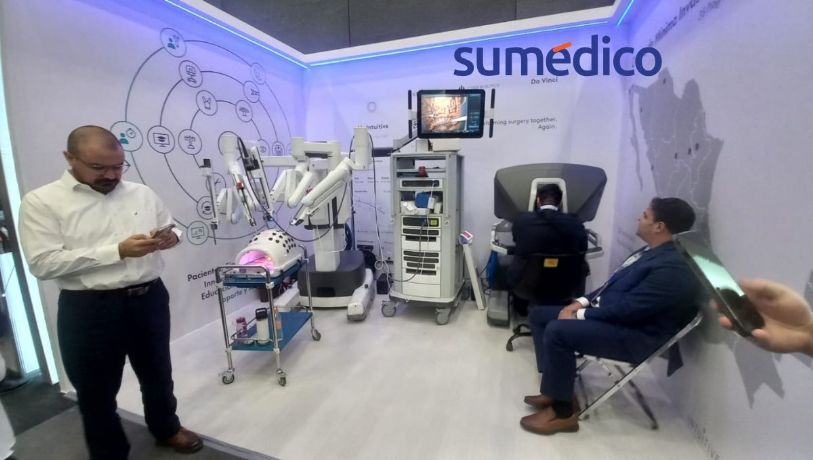 Pruebas con robots quirúrgicos es uno de los atractivos más llamativos del Congreso de Urología