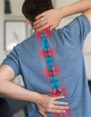 Foto descriptiva de: El doctor que cura los problemas de espalda sin cirugías ni fármacos, descubre cómo lo hace