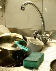 Foto descriptiva de: ¿Por qué no es bueno dejar los trastes sucios?