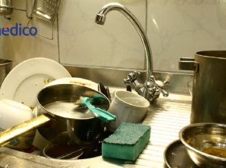 ¿Por qué no es bueno dejar los trastes sucios?