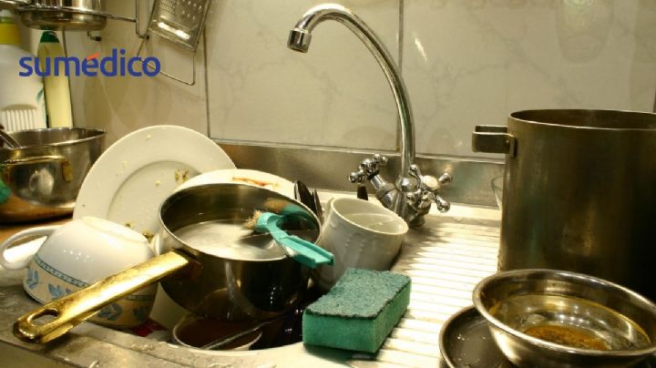 ¿Por qué no es bueno dejar los trastes sucios?