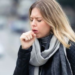 5 remedios caseros pero efectivos para combatir la tos