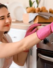 Foto descriptiva de: ¿Cuáles son los mejores guantes para limpiar tu hogar, según Profeco?