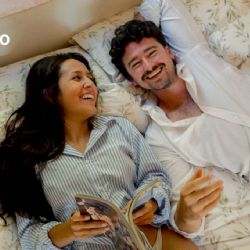 ¿Es mejor tener intimidad con la luz encendida o apagada? Esto dice una experta