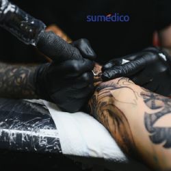 Los riesgos ocultos que hay detrás de un tatuaje, según la ciencia