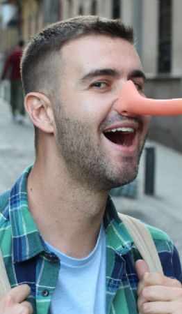 Foto descriptiva de: ¿Cómo saber que una persona miente, según la psicología?