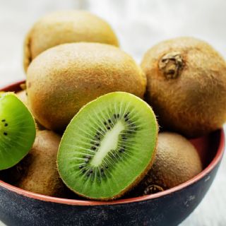 5 beneficios de comer kiwi todos los días
