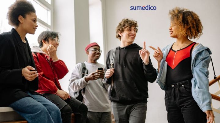 ¿Por qué una persona siempre interrumpe mientras hablas, según la psicología?