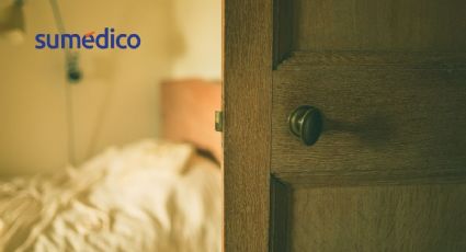 ¿Qué significa que una persona no cierra la puerta de su dormitorio, según la psicología?