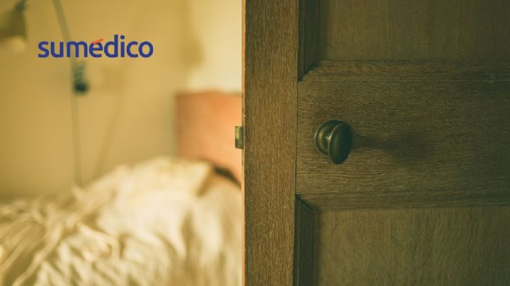 ¿Qué significa que una persona no cierra la puerta de su dormitorio, según la psicología?