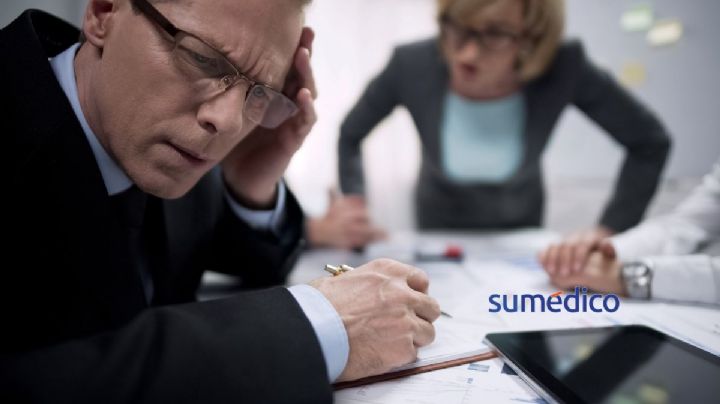 ¿Qué significa que una persona NO te vea a los ojos al hablar, según la psicología?