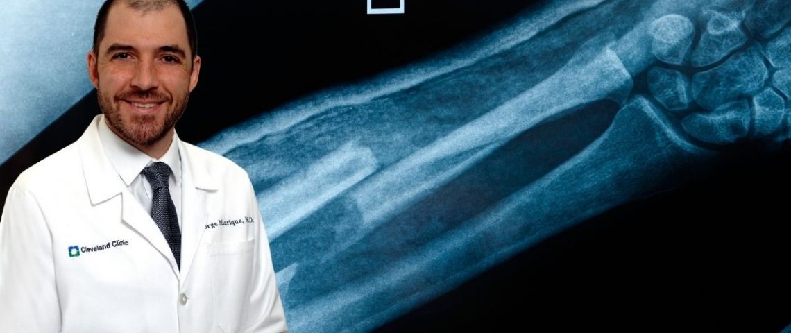 Oncólogo explica cómo detectar el sarcoma, un cáncer que afecta a jóvenes