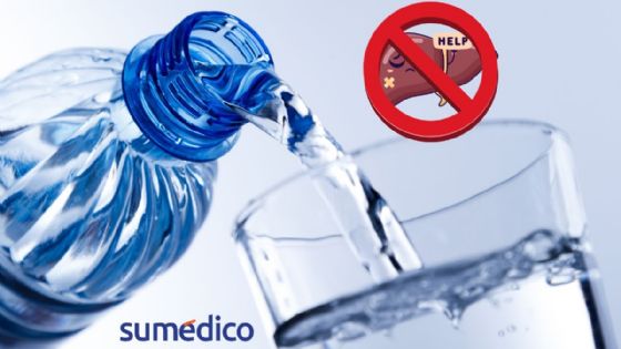 ¿Cuántos vasos de agua debes tomar para contrarrestar el hígado graso?