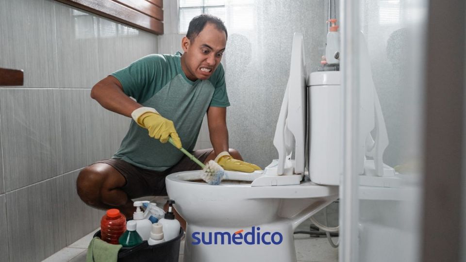 Conoce cómo eliminar el olor de orina del baño