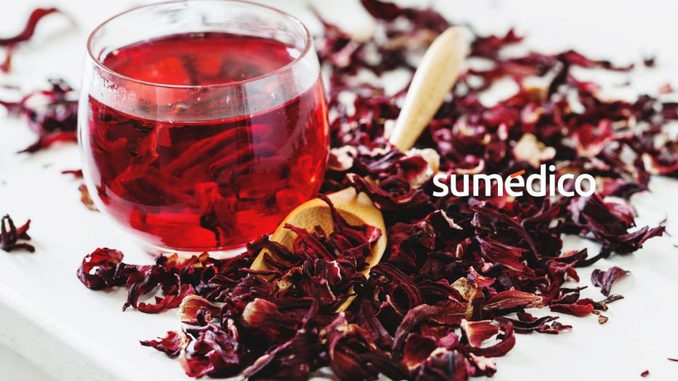 Conoce los beneficios para la salud de tomar agua con jamaica sin azúcar