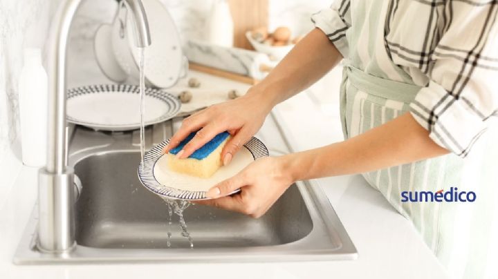 5 razones por las que debes lavar los platos después de comer