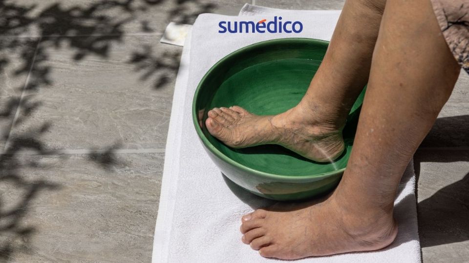 Lavas tus pies con sal y vinagre aporta difernetes beneficios para tu salud