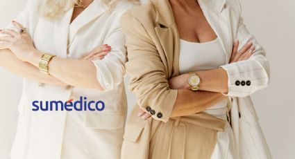 Qué significa que una persona esté con los brazos cruzados mientras le hablas, según la psicología