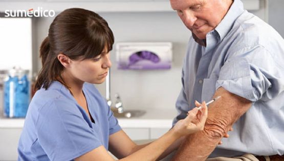 Falta de medición individual limita conocer la cobertura real de vacunación en adultos mayores