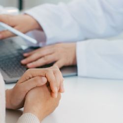 Salud en México: fallas en atención y alza en seguros