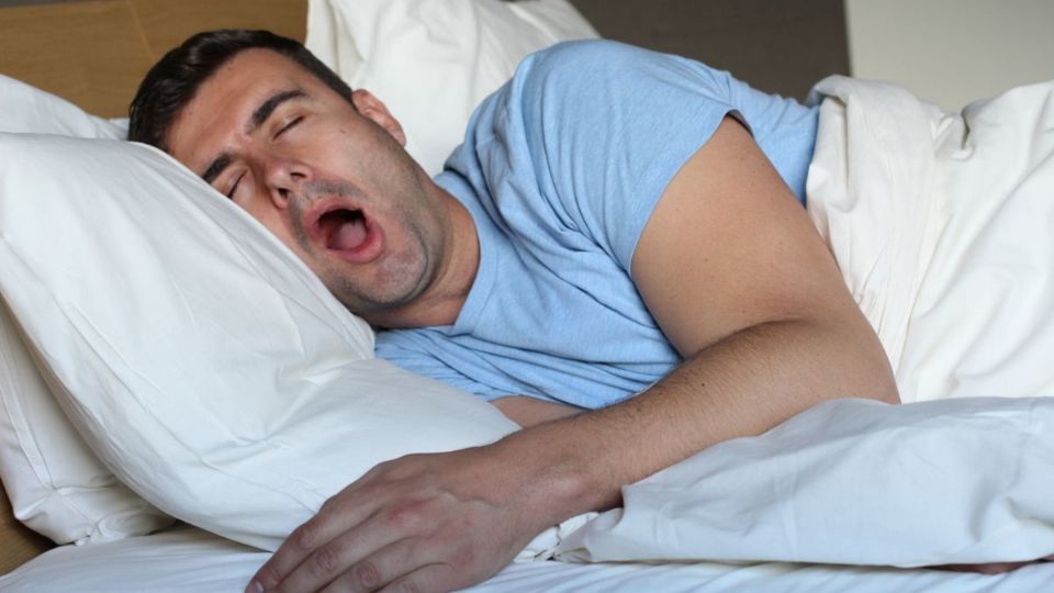 De acuerdo con los especialistas del INER, existen síntomas específicos que indican la necesidad de una valoración médica profesional como los ronquidos.