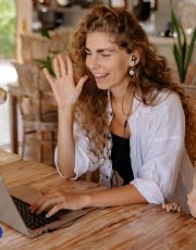 Foto descriptiva de: Otra cara de las redes: estudio encontró que el apoyo emocional en línea puede reducir la ansiedad